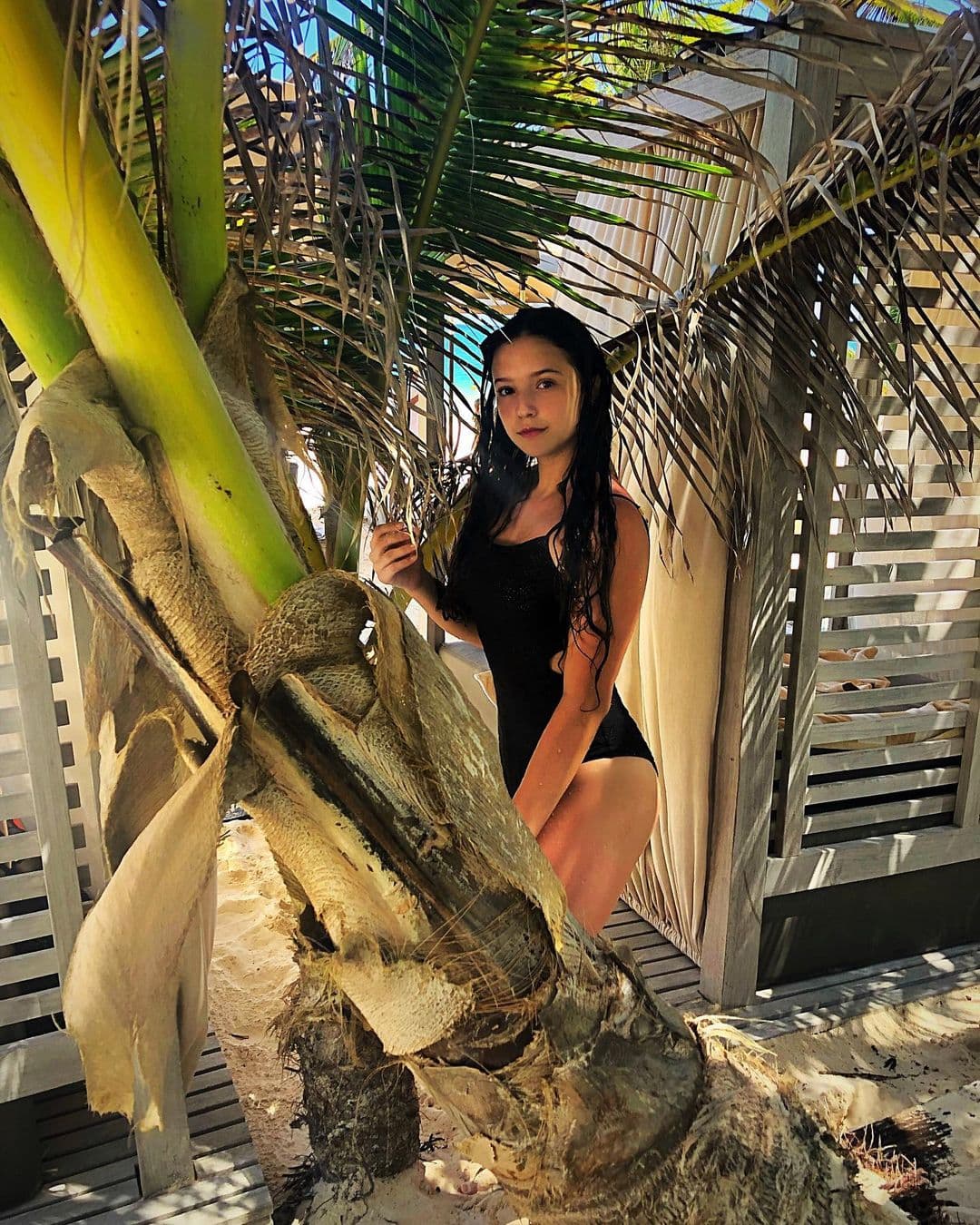 Pero la adolescente no solo provoca infinidad de reacciones en redes sociales, también se ha vuelto tendencia en búsquedas de Internet y ha acaparado los titulares por su belleza.