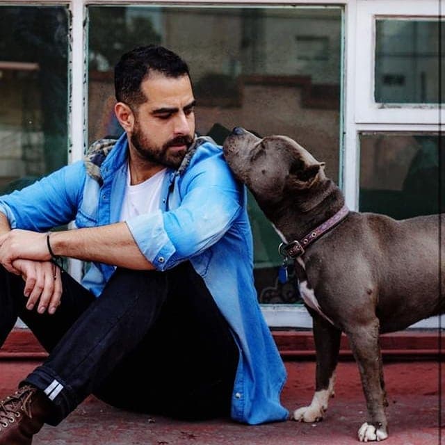 El actor solo muestra su matrimonio en redes sociales