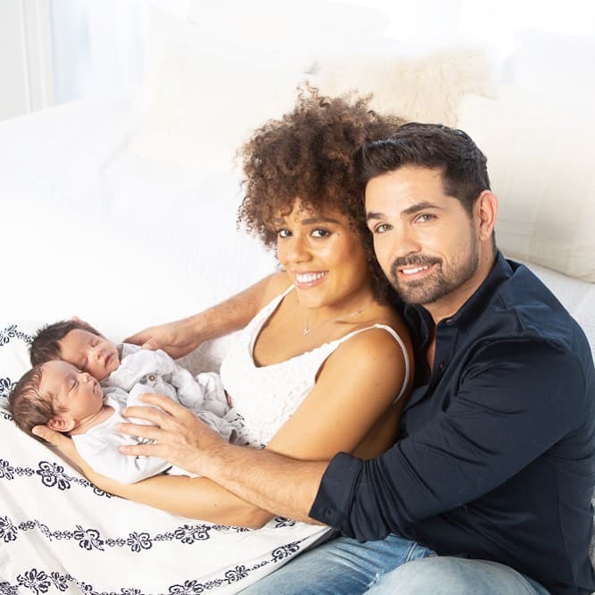 Ferdinando Valencia y su novia, Brenda Kellerman, se convirtieron en padres de los mellizos Dante y Tadeo el 24 de abril. La noticia la dieron a conocer a través de las páginas de la revista ¡HOLA!, donde revelaron que Dante había nacido a las 7:06 de la noche, con un peso de 2.465 kilogramos, mientras que Tadeo nació un minuto después, pesando 2.710 kilogramos; ambos midieron 48.5 centímetros.