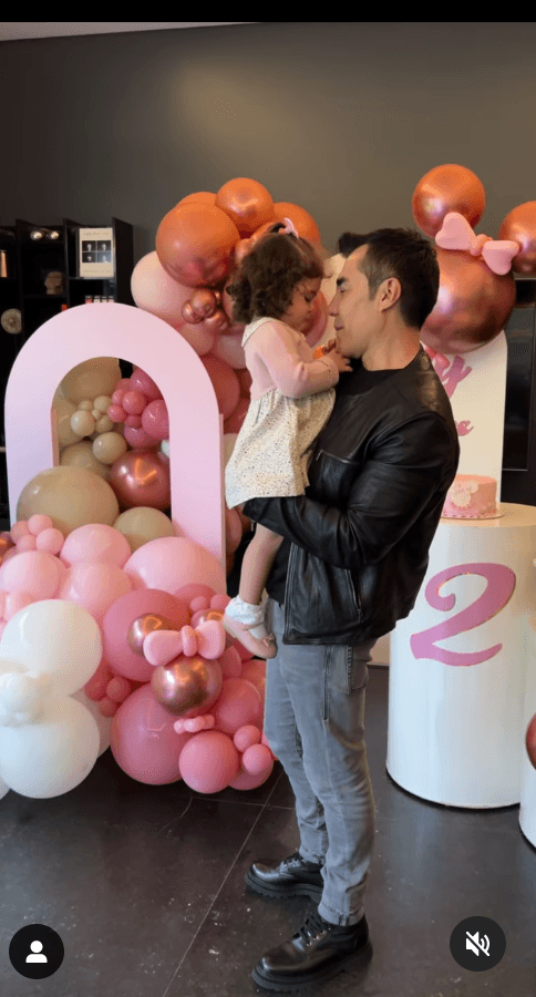 Adrián Uribe celebra los dos años de su hija Emily con adorable fiesta
