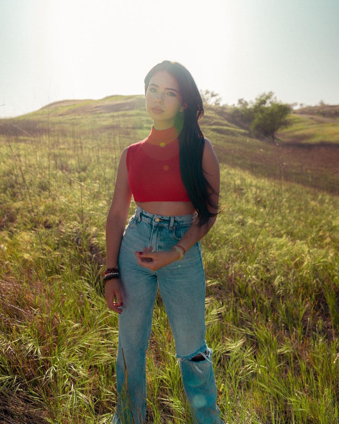 Ángela Aguilar está de luto a causa del Covid-19; lo anuncia con desgarrador mensaje