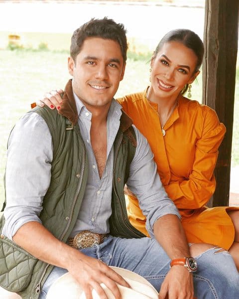 Hijo de Biby Gaytán anuncia llegada de nuevo integrante a su familia