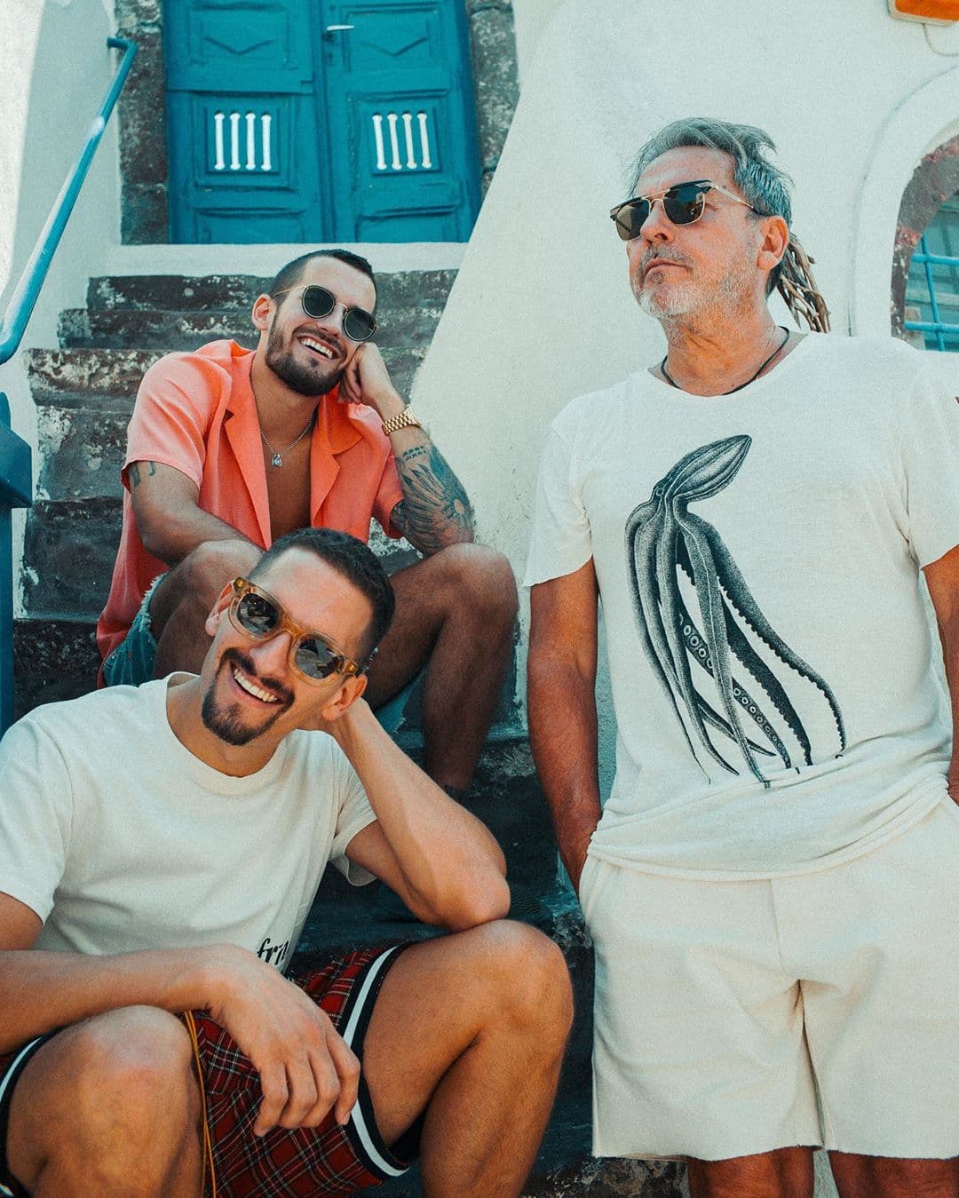 Mau y Ricky son hijos de Ricardo Montaner, a quien han acompañado en algunas ocasiones en el escenario para compartir su talento.