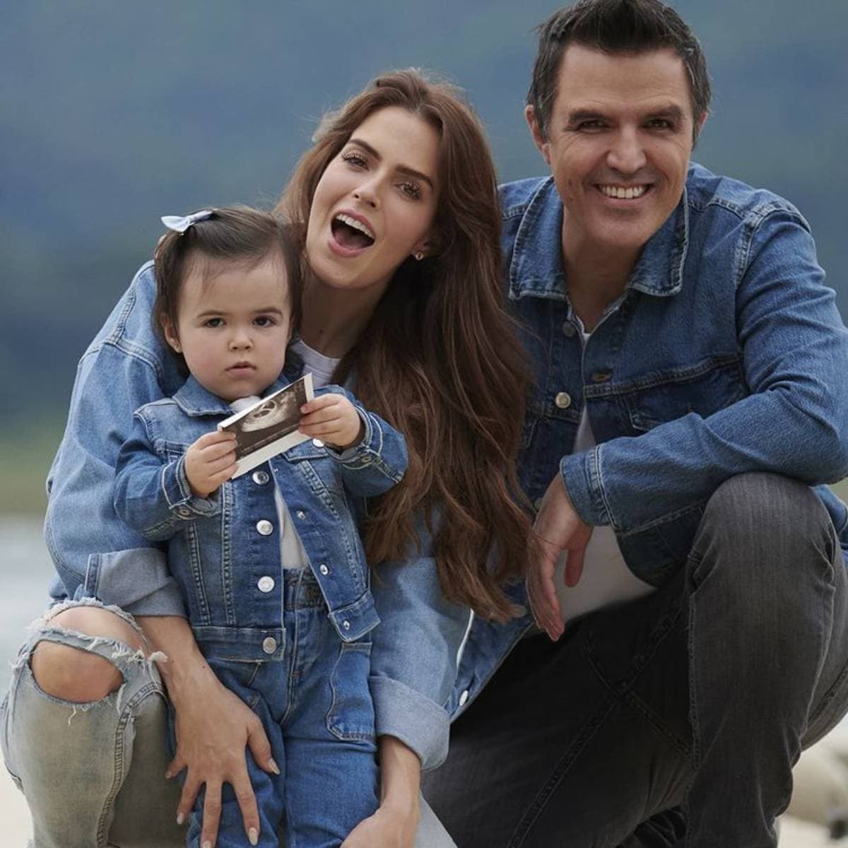 Claudia Álvarez sorprende con drástico cambio de look tras anunciar embarazo y famosos reaccionan