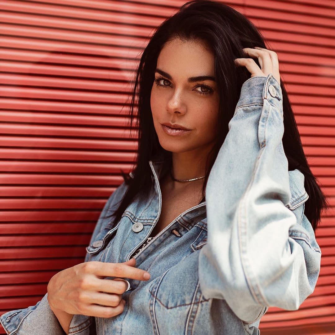 Livia Brito revela que se ha enamorado de un compañero de telenovela y sorprende con baile en bikini