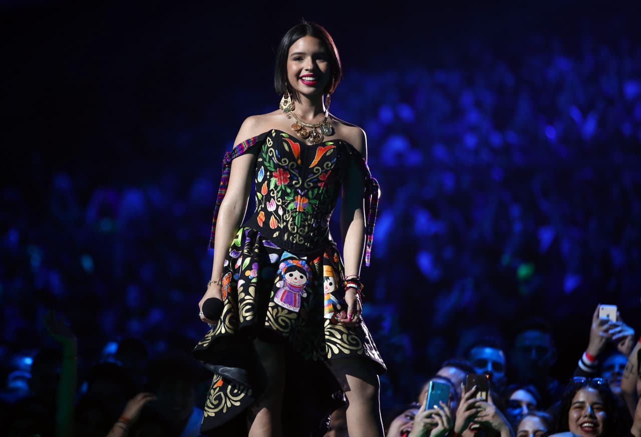 ¿Un tatuaje nuevo? Ángela Aguilar sorprende en redes con un llamativo detalle