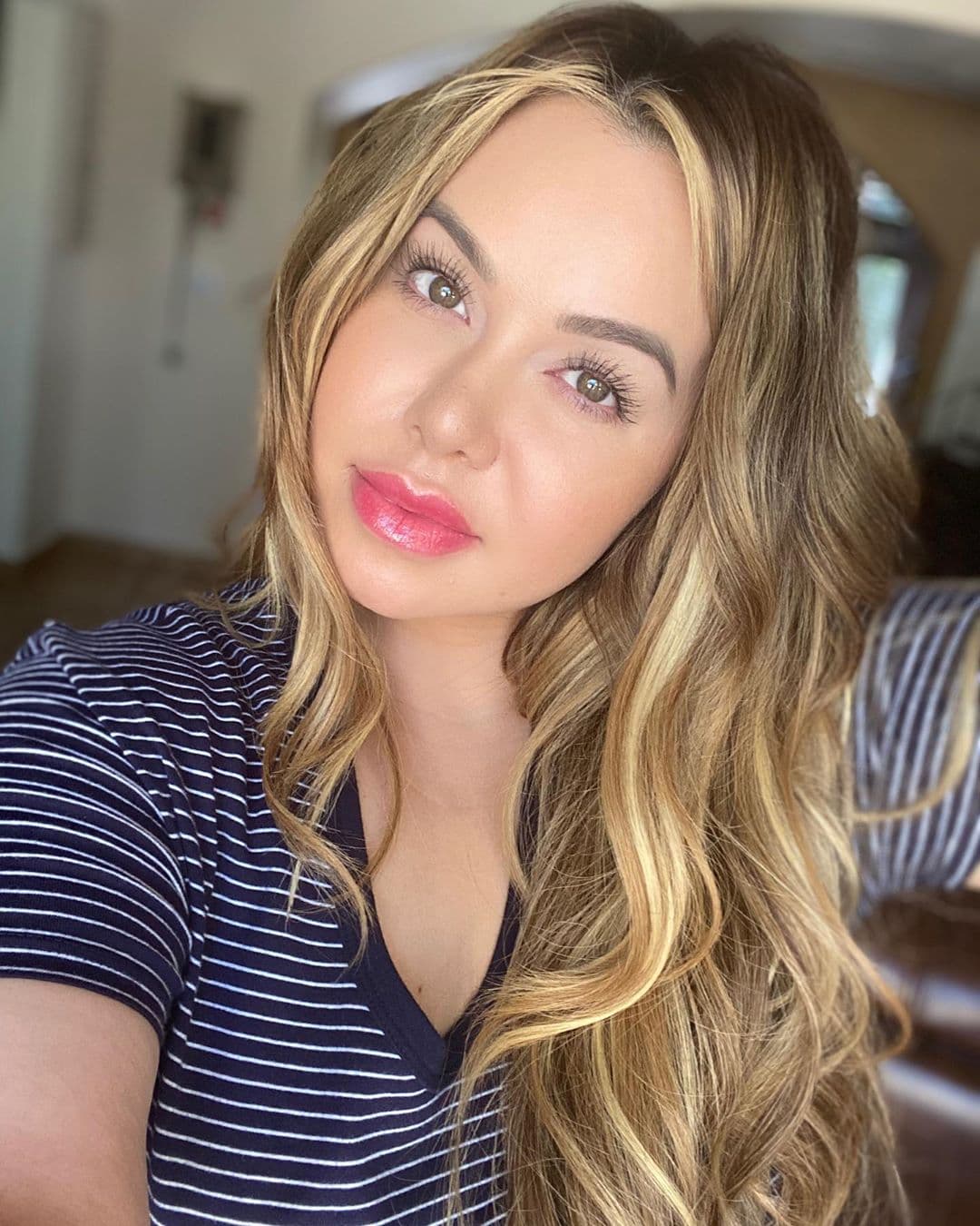 Sin embargo, en los últimos días, una imagen al lado de un misterioso hombre tomaron gran relevancia en redes sociales, pues este podría ser el comienzo de una nueva etapa en su vida amorosa.