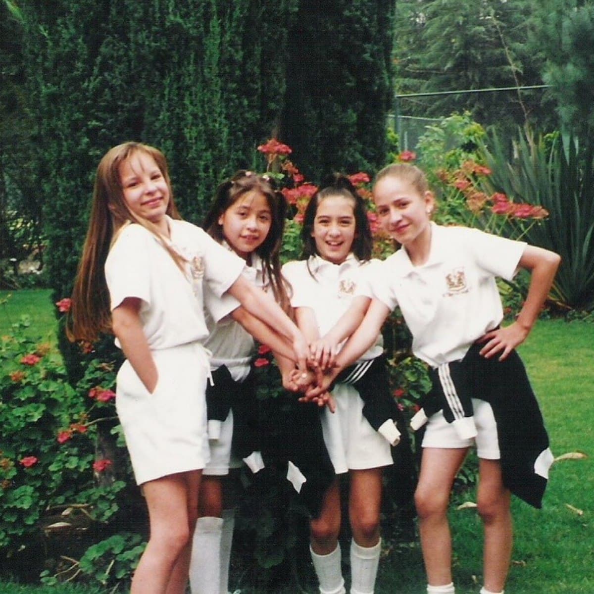 La actriz organizó tremenda fiesta para revelar que espera un niño