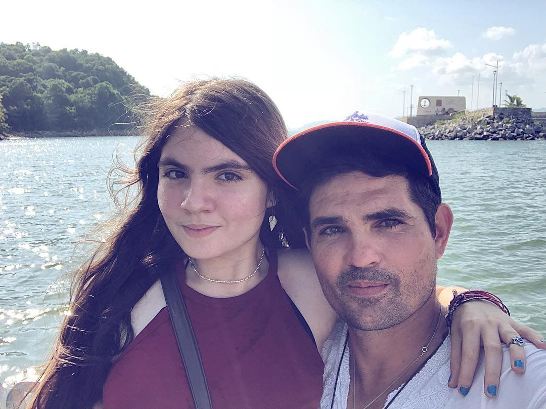 Ferdinando Valencia demuestra que su hija mayor es idéntica a él