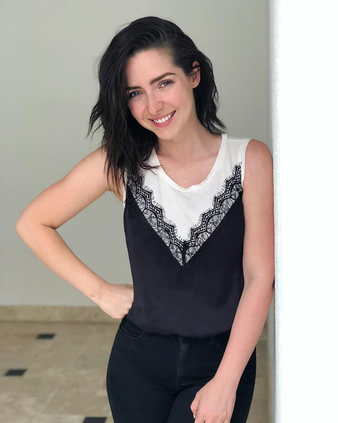 Ariadne Díaz explota contra seguidora por comentarios racistas