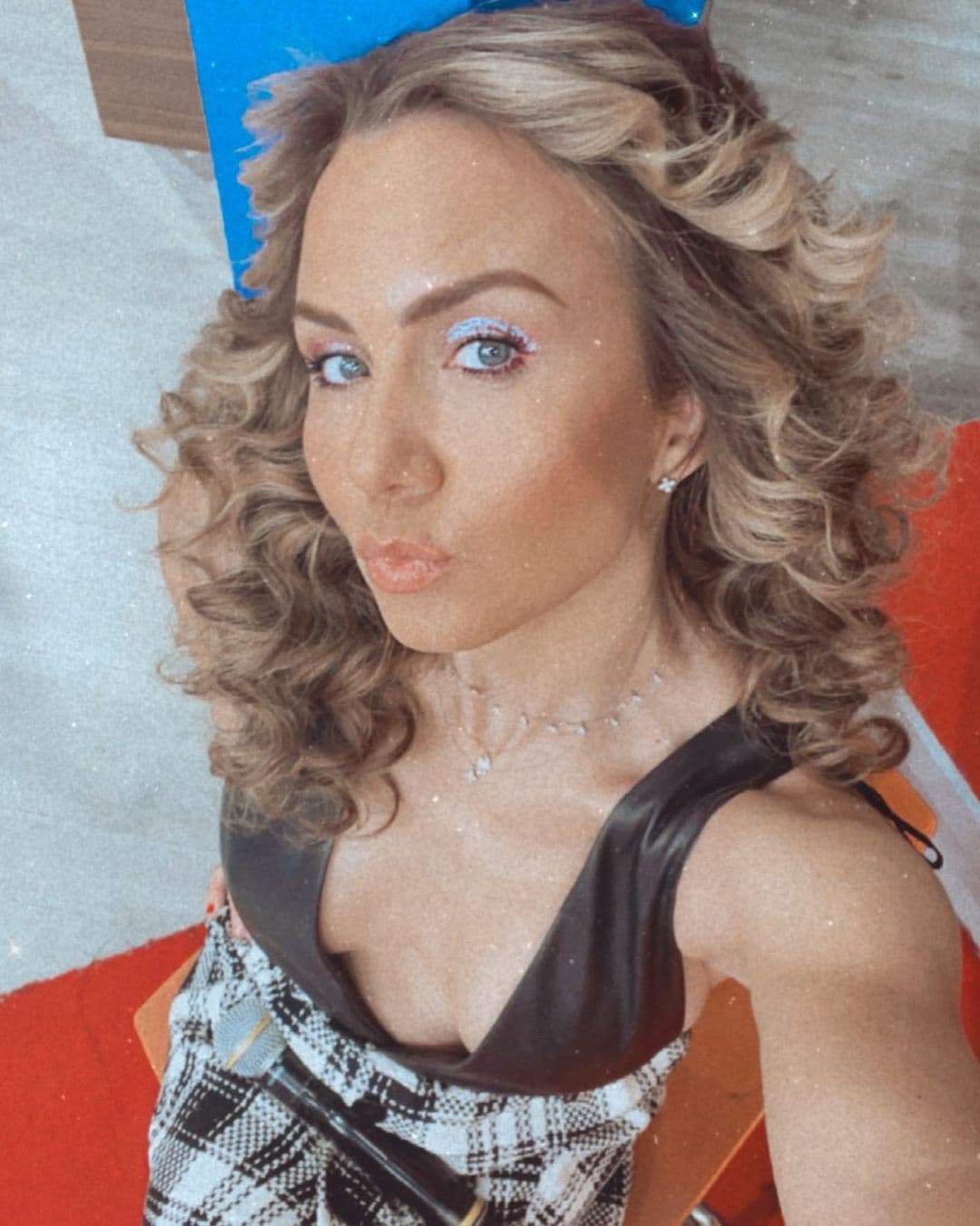 A principios de este mes, la actriz volvió a hacer referencia al documental, explicó por qué todavía no había salido a la luz: "Está en 'stand by'. Yo creo que los tiempos de Dios son perfectos, va a salir cuando tenga que salir", dijo.