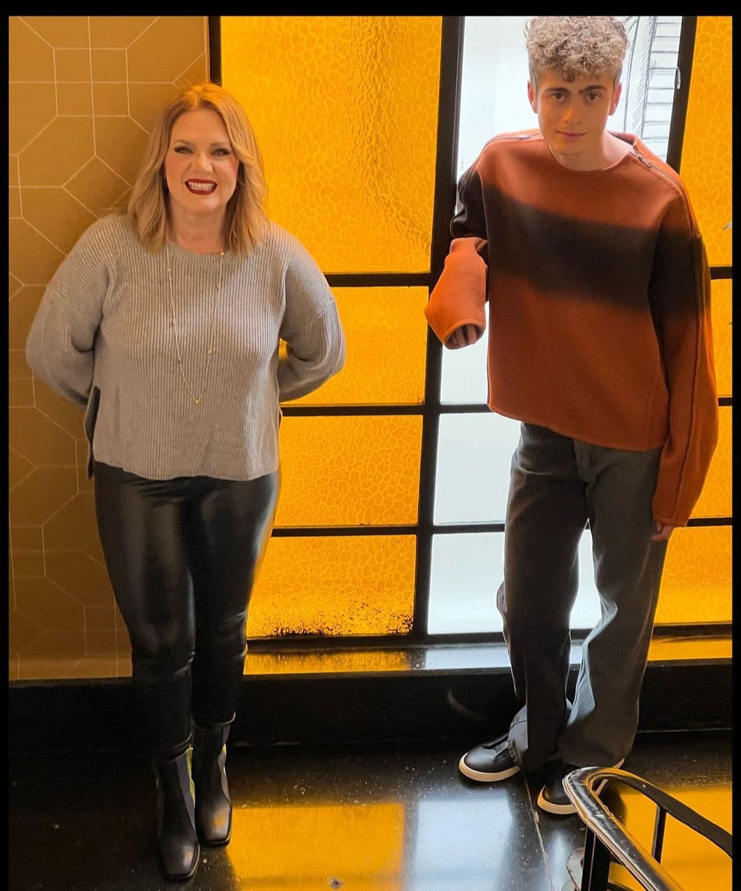 Erika Buenfil posa como nunca junto a su hijo Nicolás