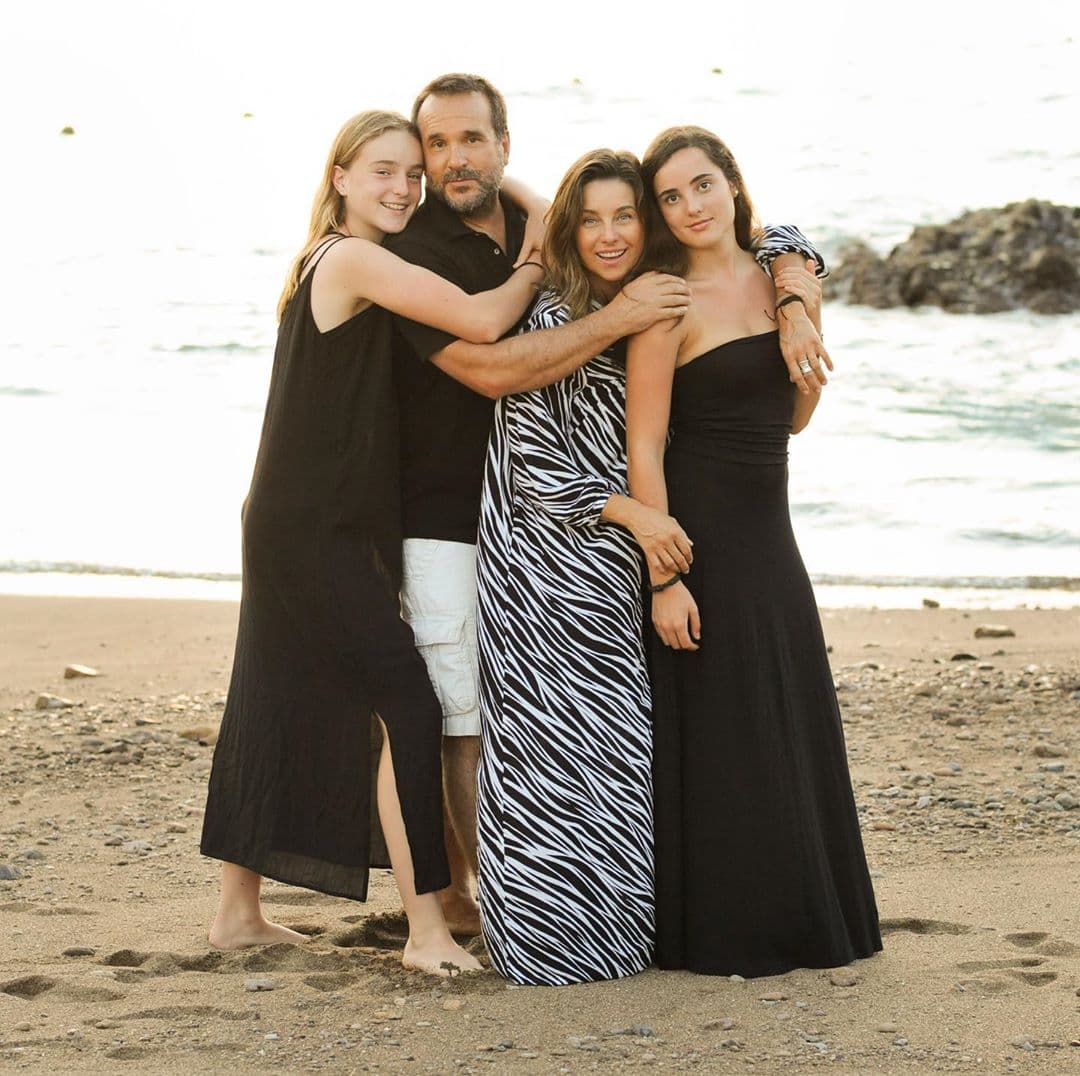 Tanto María como Aitana, de 14 años, son fruto del matrimonio de Dominika Paleta y el actor uruguayo Fabián Ibarra, con quien se casó en el 2000