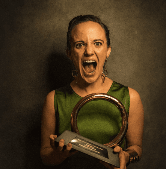 Por su parte, Penella tiene una gran trayectoria en teatro y ha formado parte de grandes producciones como 'El diario de Ana Frank', 'Los Miserables', 'El hombre de la mancha' y 'Casi normales'. Precisamente, por su trabajo en estas dos últimas puestas fue reconocida con un Premio Metropolitano de Teatro.