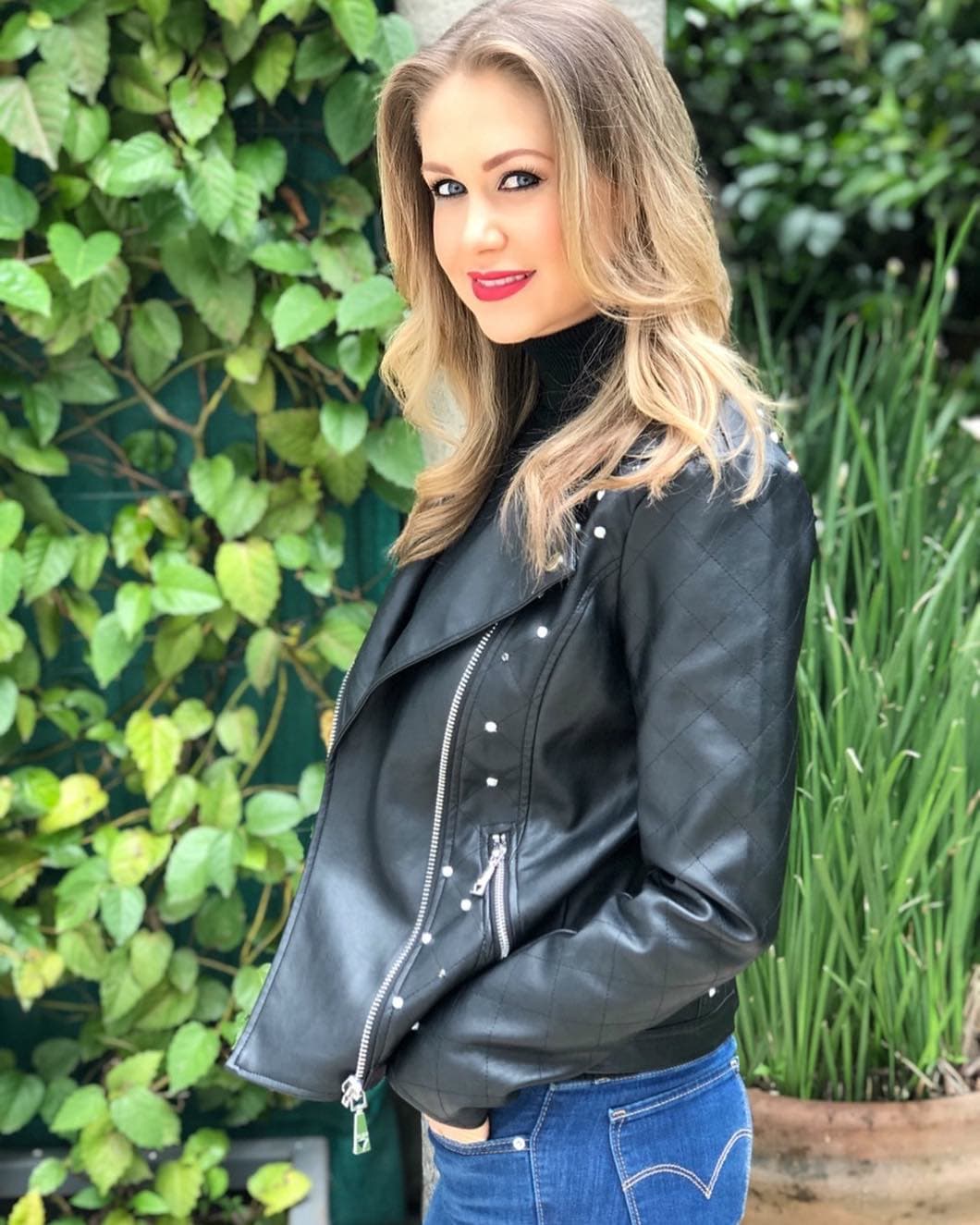 Ingrid Martz muestra por primera vez su pancita de embarazo