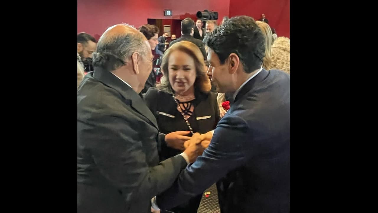Giovanni Medina asiste a evento en el Lunario del Auditorio Nacional con Irina Baeva