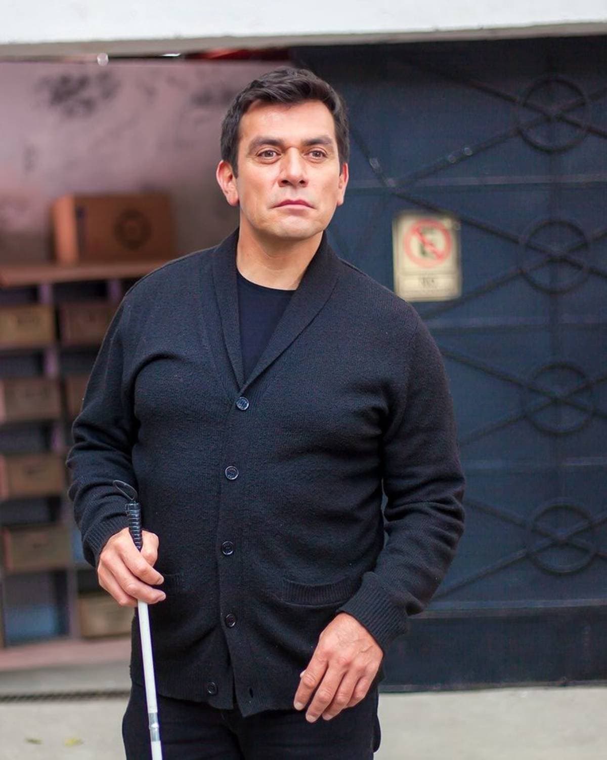 Ahora, el actor se integra al reparto estelar de S.O.S Me estoy enamorando, en la que da vida a 'Vicente Ramos'.