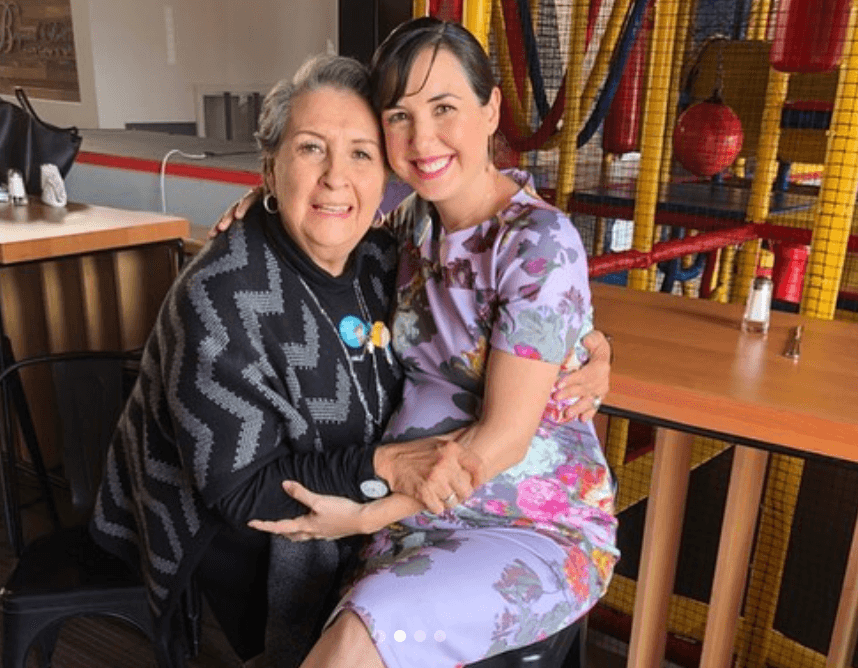 Fátima Torre tampoco se quiso quedar atrás. Sin embargo, en su publicación dedicó dedicarle unas palabras a su mamá, a quien le agradeció por siempre haber tenido tiempo para sus 11 hijos. “Mi post del día de las madres siempre va a ser dedicado para la mejor de todas... MI MAMÁ. ¡¡Tuvo 11 hijos y todos somos felices y amados!! No se cómo le hizo pero siempre tuvo tiempo y amor para todos (…) no tengo ni una sola queja, bueno sí, que no hay fotos mías de chiquita (…) TE AMO MAMÁ. ¡¡¡Gracias por ser mi apoyo incondicional y el mejor ejemplo!!! ¡¡¡Y aunque sea de lejos te festejo con todo mi amor!!!