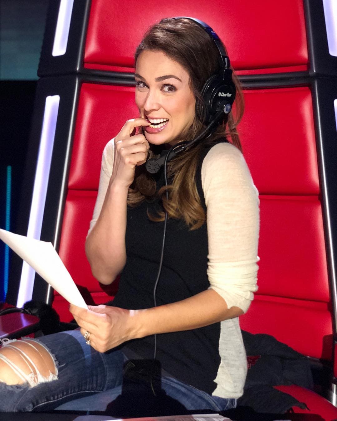 ¿Jacqueline Bracamontes busca su cuarto embarazo?