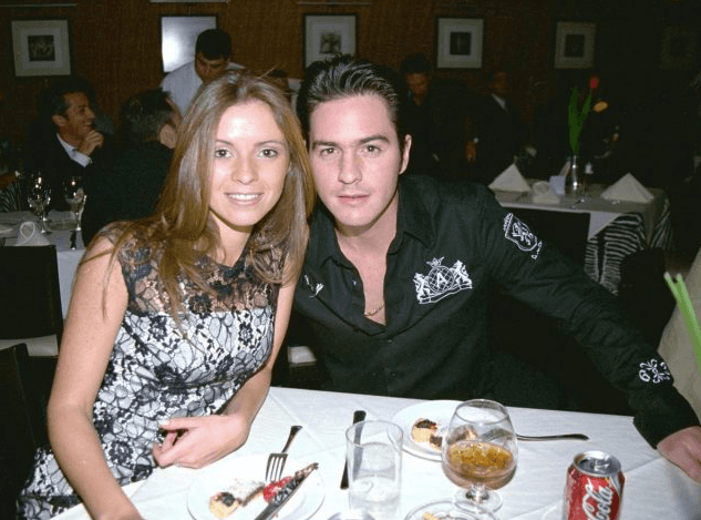 Aunque se desconocen los detalles de su primer matrimonio, se sabe que Mauricio Ochmann se casó con la arquitecta María José del Valle a principios de la década del 2000.