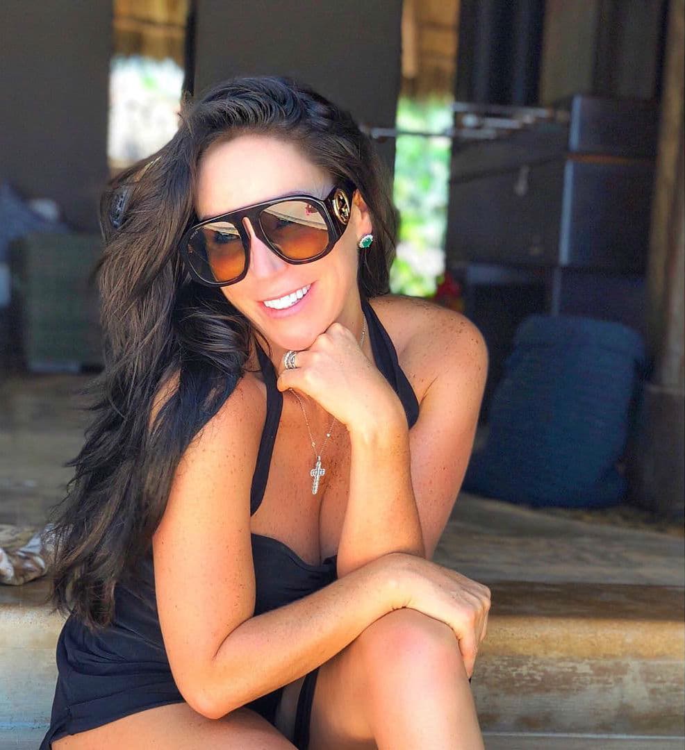 Inés Gómez Mont celebra su cumpleaños con cómico pastelazo