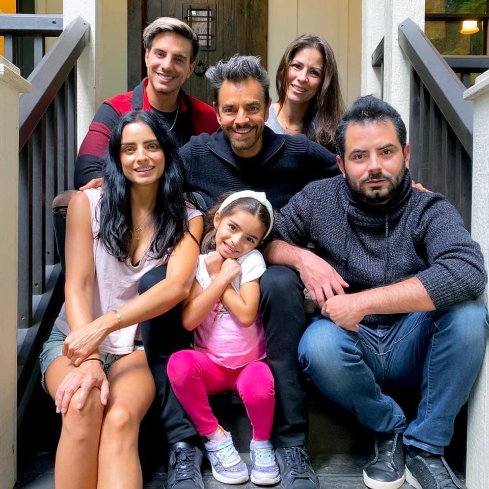 ¿Otro viaje? Los Derbez presumen divertido paseo familiar y se une la supuesta novia de uno de ellos