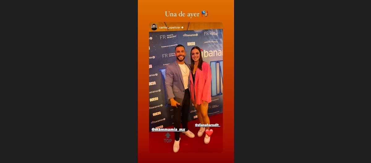 La pareja apareció en un evento público y posaron para la cámara