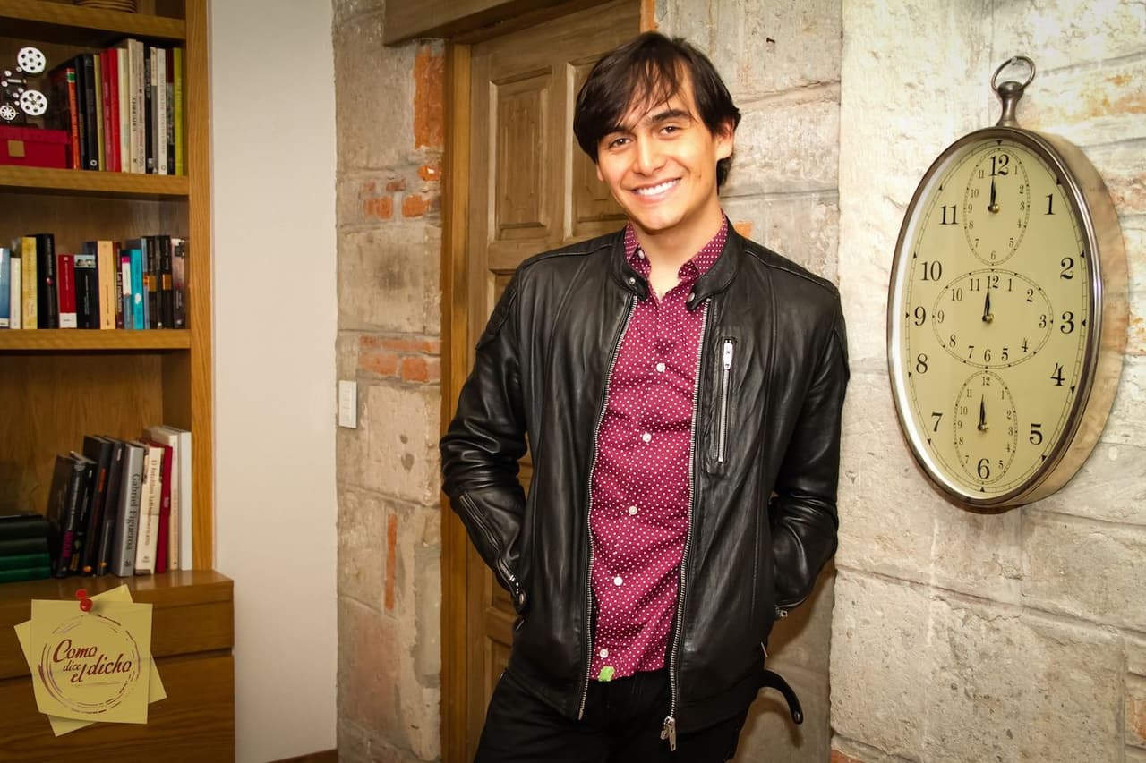 Julián Figueroa participó en los capítulos "Cuando Dios cierra todas las puertas, siempre deja una ventana abierta" y "La vida es dura, pero madura". El actor falleció el pasado 9 de abril de 2023, a los 28 años de edad, víctima de un infarto al miocardio.