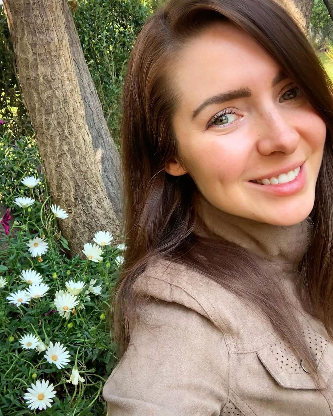 Ariadne Díaz compartió una foto de Palacio Nacional con el mensaje: “Increíble pero cierto, al acercarse el día de la mujer se levantaron muros, pero no se ha hecho nada para protegernos…¿Dónde están las niñas y mujeres que no regresaron a casa? Sigue sin legalizarse el aborto, no hay ninguna ley que obligue al padre a criar al niño en caso de que la madre no deseé hacerlo, pero sí puedes ir a la cárcel por decidir sobre tu cuerpo”, detalló.