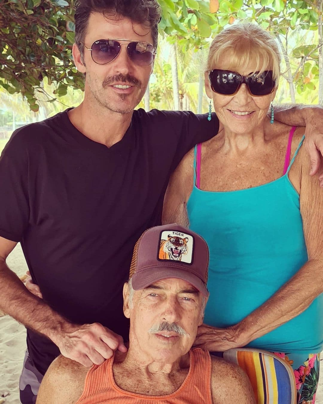 Sobre los rumores que apuntan a que la separación entre padre e hija se dio por las creencias y prácticas de la exconductora de televisión, Andrés García se valió de su ya famosa sinceridad para calificar lo dicho como calumnias.