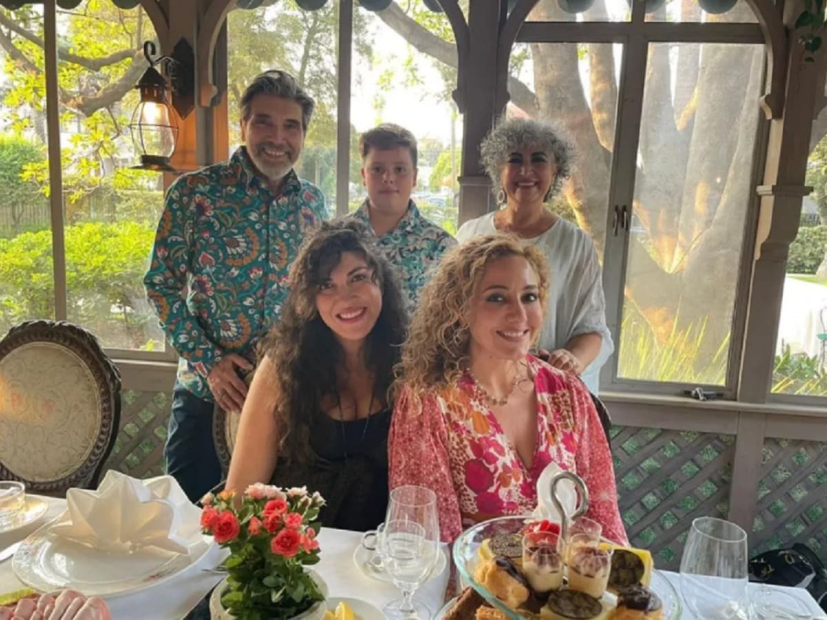 Las dos hijas del cantante tienen una gran relación y lo muestran en redes