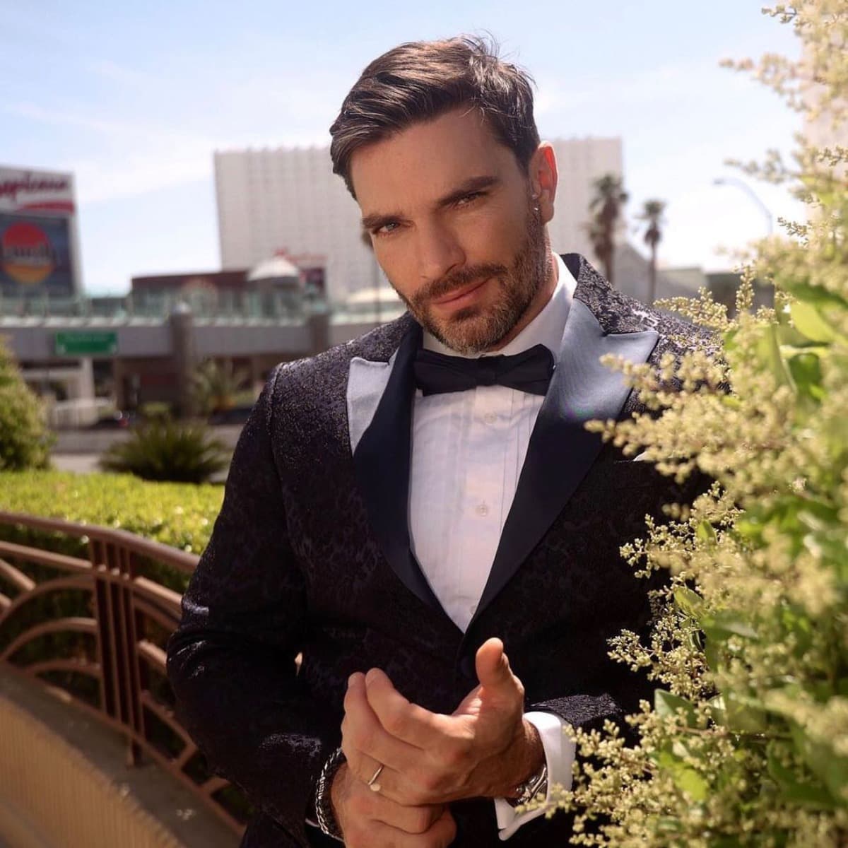 ¿Julián Gil anuncia embarazo de su novia? Publica inesperada foto