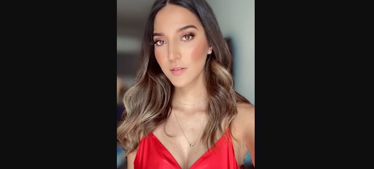 Mientras los jóvenes se juran amor eterno, la belleza de Zaire Renata eclipsa las redes sociales, donde reveló que además de modelo, es diseñadora gráfica.