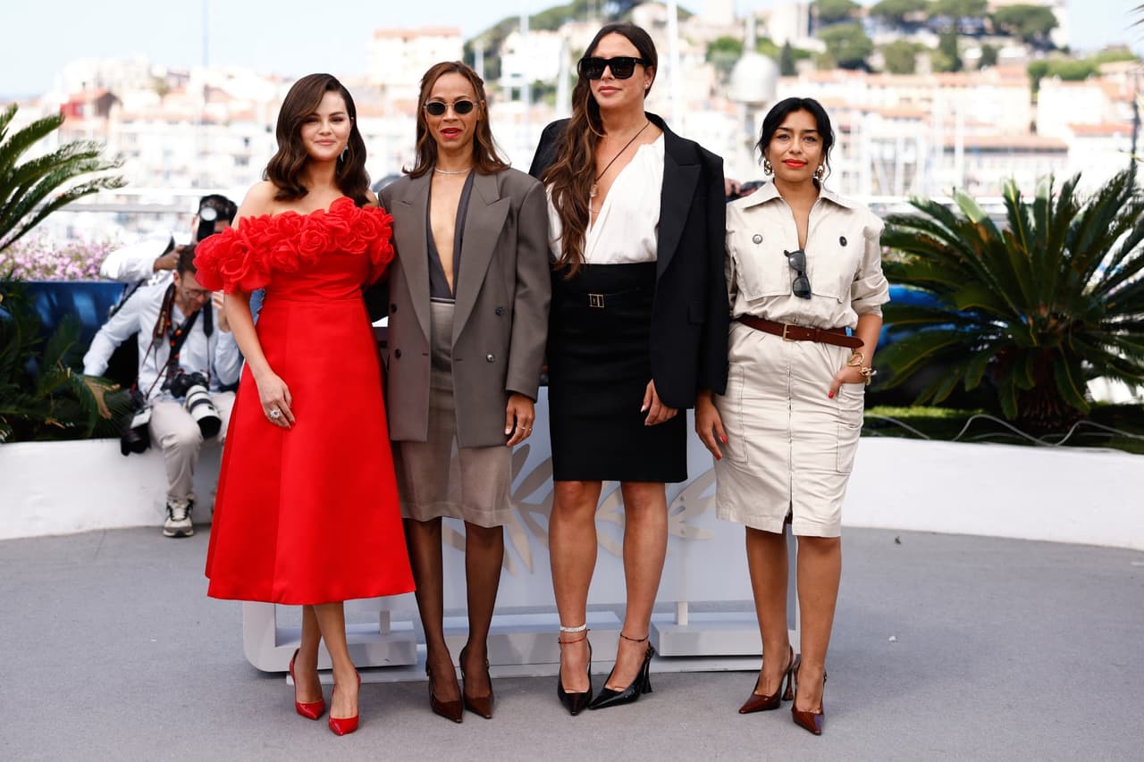 Selena Gomez, Zoe Saldana, Karla Sofia Gascon y Adriana Paz en el Festival de Cannes para presentar la película 'Emilia Pérez'.