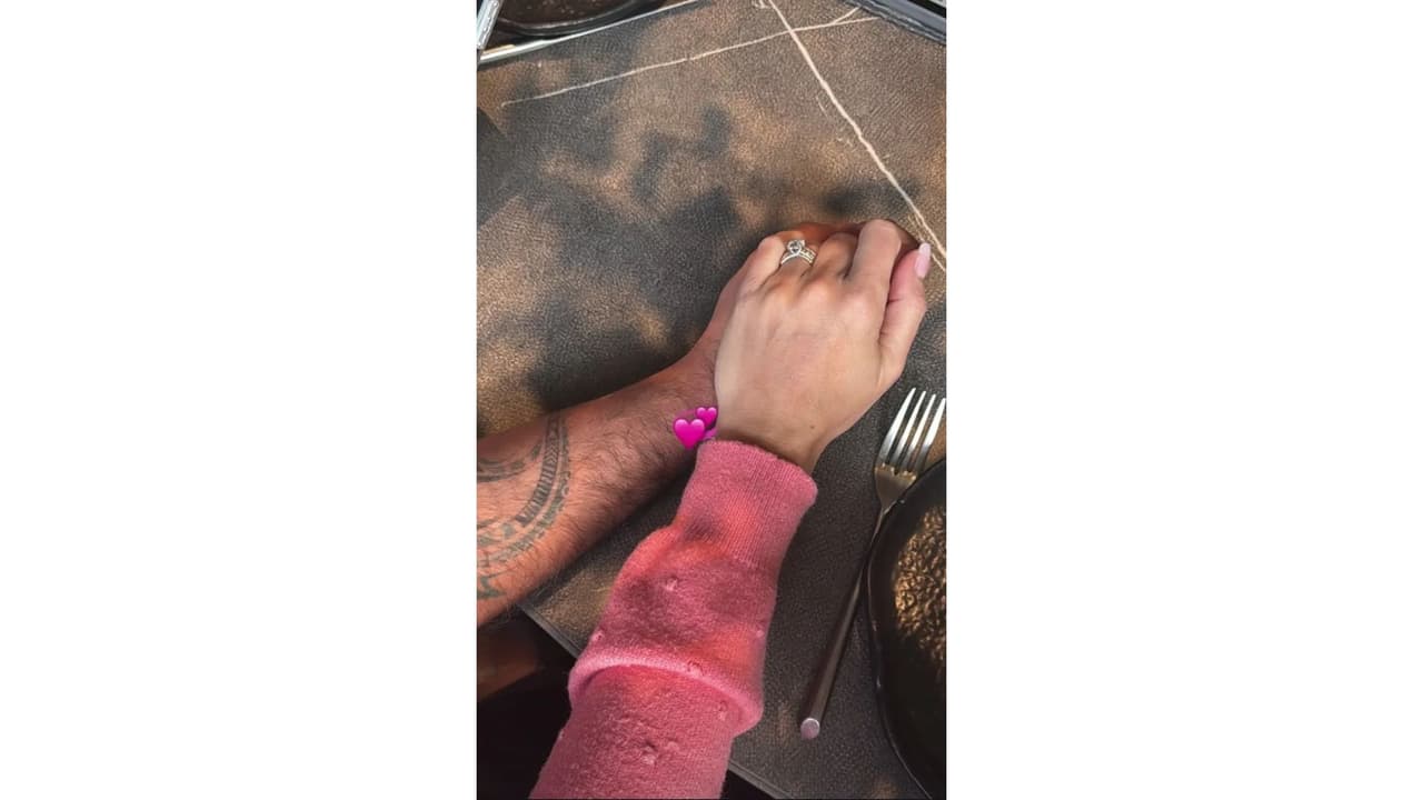 Marjorie de Sousa desata rumores de compromiso.