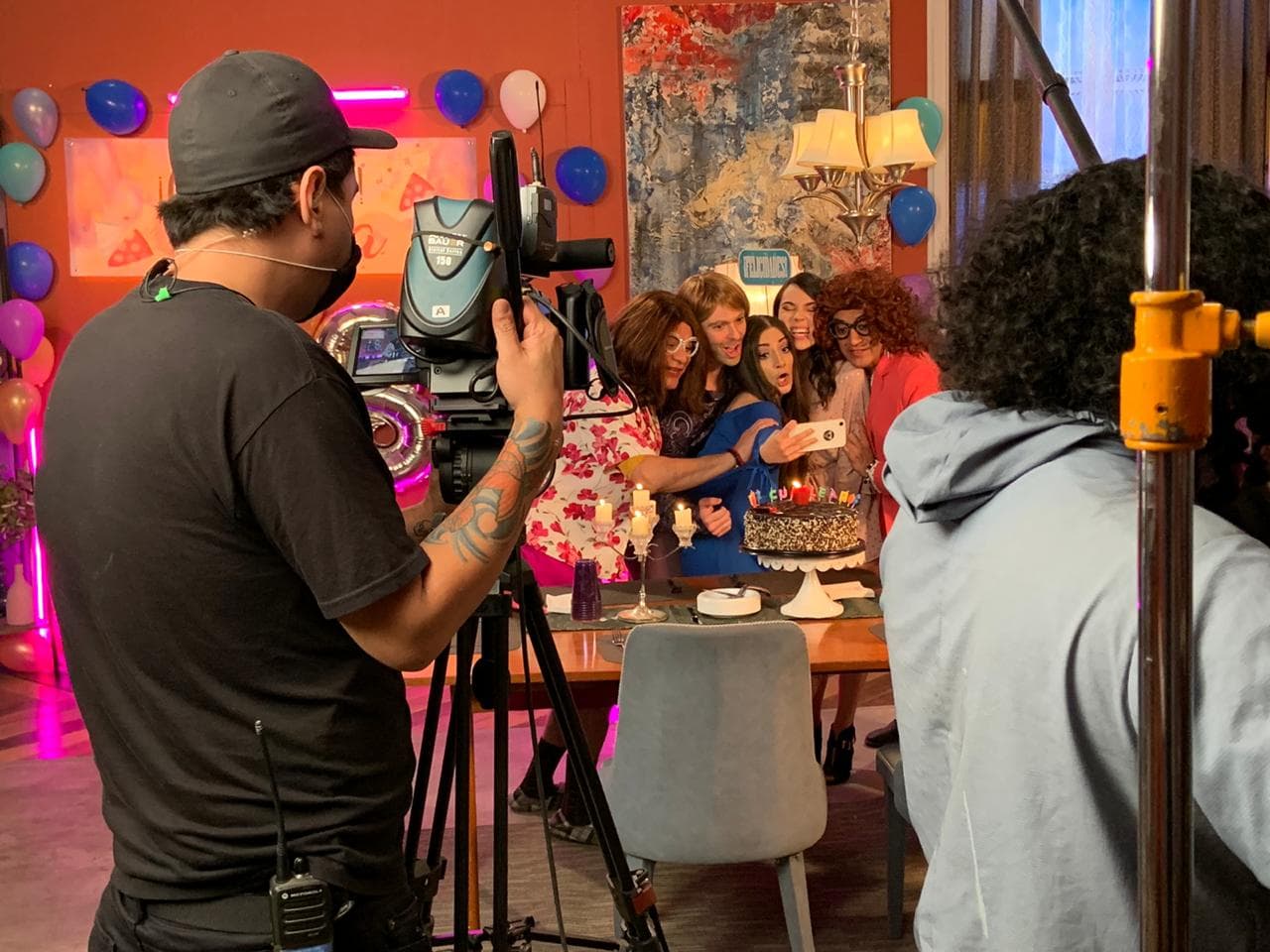 Vimos una nueva faceta de estos personajes en el sketch titulado 'El cumpleaños', pues eran brujas y tías de una adolescente.