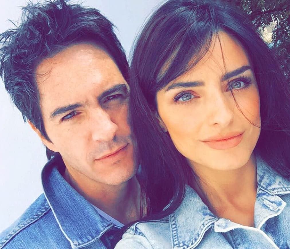 Aislinn Derbez presume escote en foto y así reacciona Mauricio Ochmann