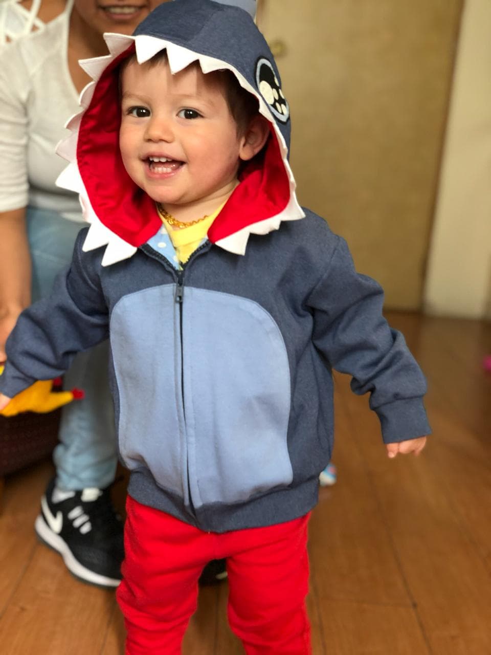 Tiene una sonrisa entrañable y a la vez pícara.