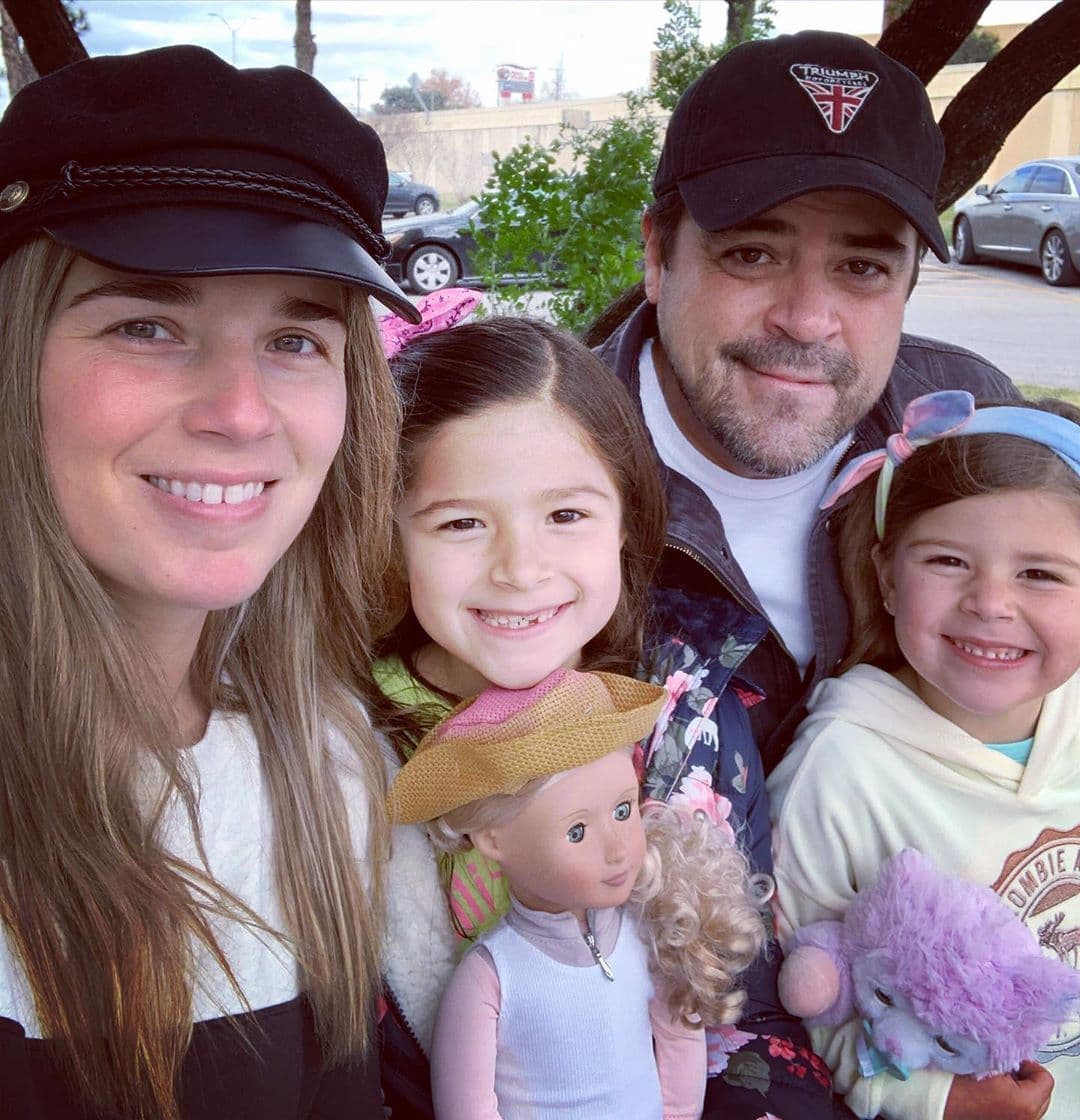 Jorge ‘El Burro’ Van Rankin presume desde la cuna de su próxima bebé hasta el cuarto de sus hijas