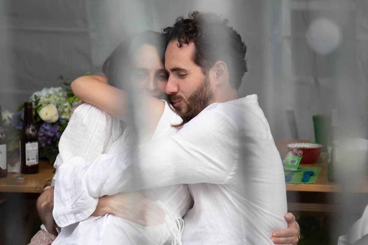 “¡Mi cielo, tantas cosas que festejar! (…) ¡¡Un nuevo ser de luz viene a iluminarnos con su belleza y pureza!! ¡Gracias por este regalo de Dios! ¡Estamos esperando bebé!”, precisó en sus redes, donde ese mismo día anunció, también, que se había comprometido con famoso gurú fitness.