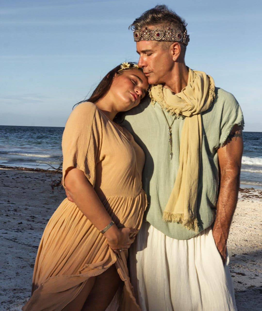 Fernando Carrillo y su novia revelan nombre de su primer hijo con espectacular sesión de fotos