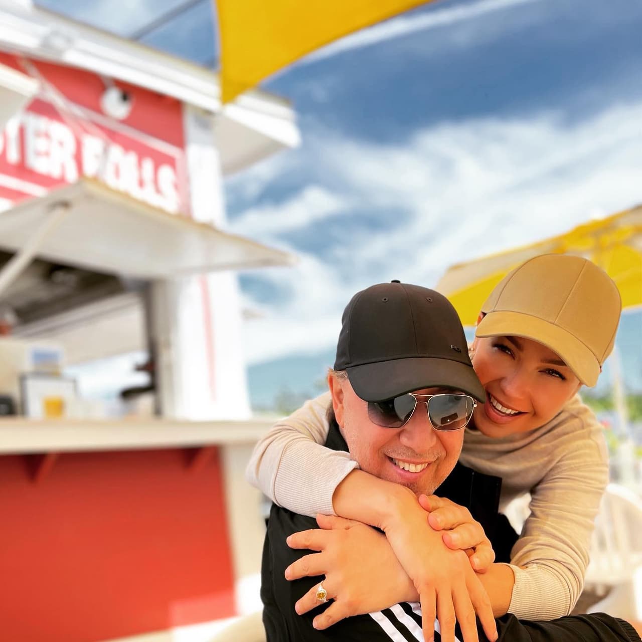 Esposo de Thalía anuncia llegada de nuevo integrante a su familia