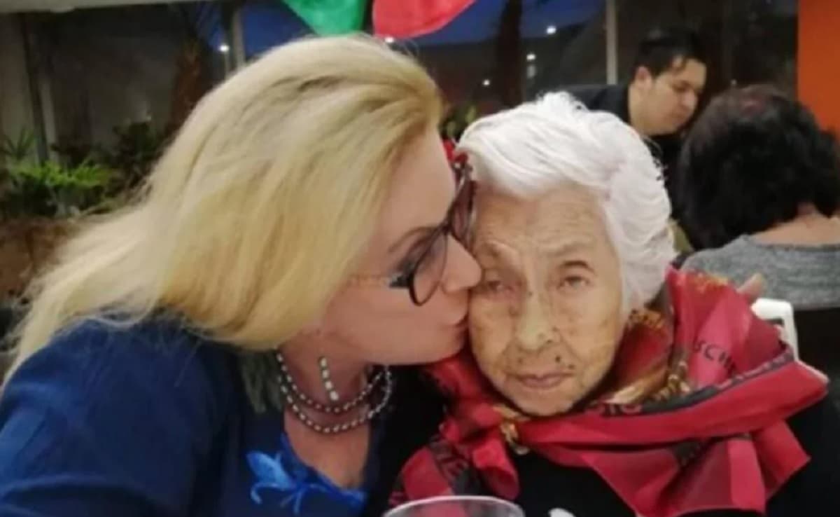 La actriz dio a conocer el estado de salud de su abuelita en redes sociales