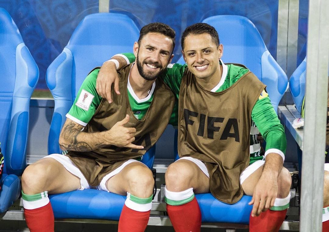 ‘Chicharito’ y Miguel Layún cambian de look y desatan burlas