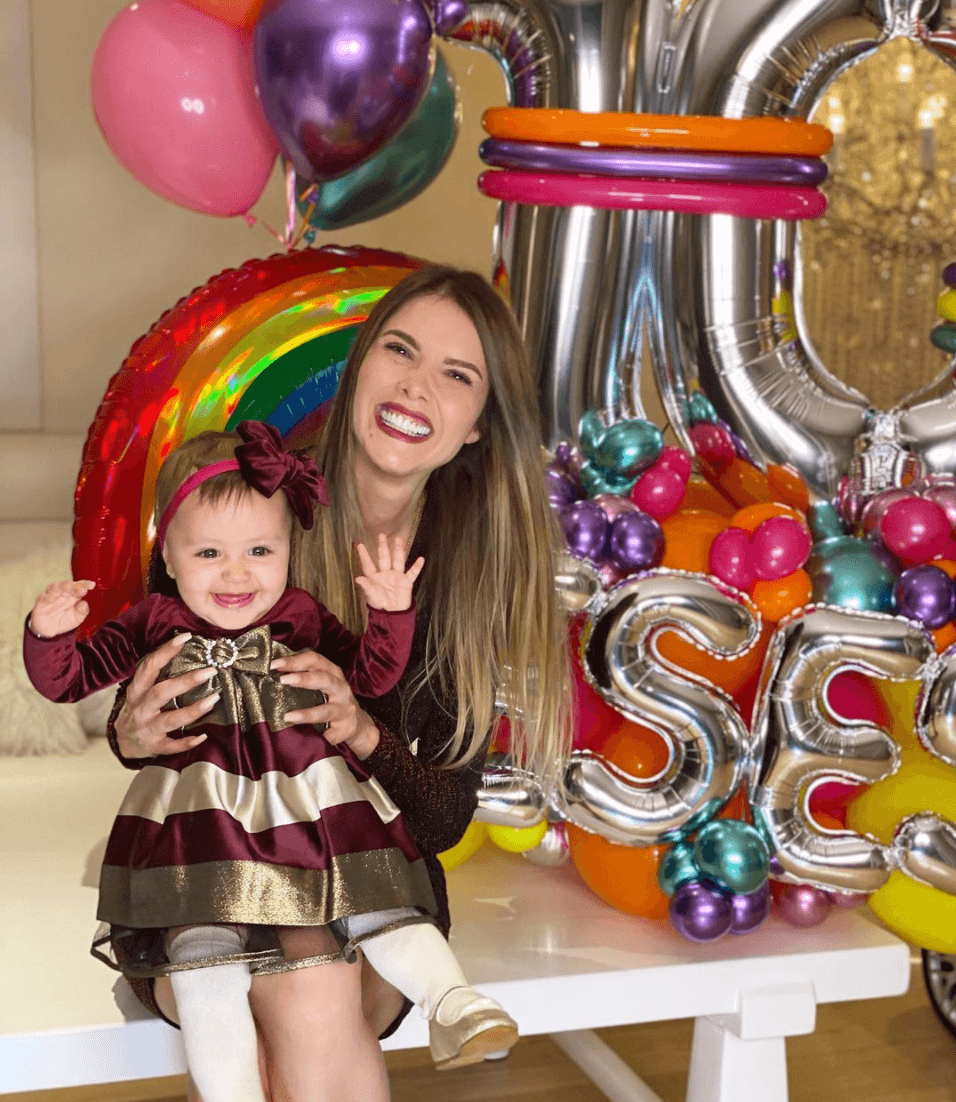 Hija de Marlene Favela roba miradas por la lujosa camioneta que recibió como regalo