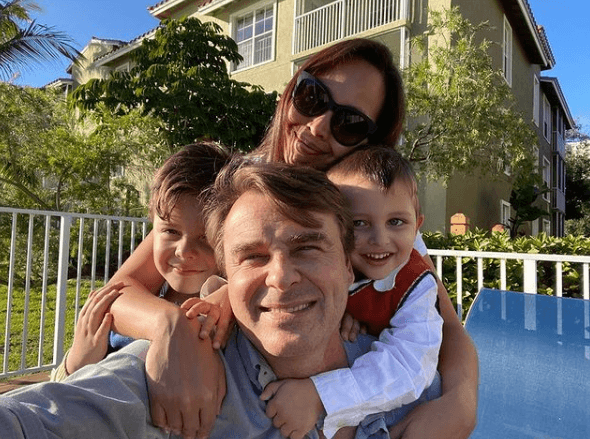 El actor y su familia viven en Miami, Florida, y constantemente Gamboa comparte imágenes junto a ellos. Además, el actor es padre de tres hijos mayores, de los cuales dos son fruto de un matrimonio previo.