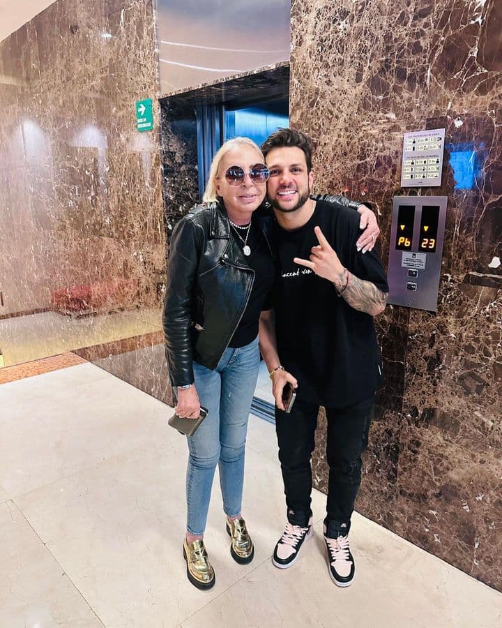 Laura Bozzo presume foto con Nicola.