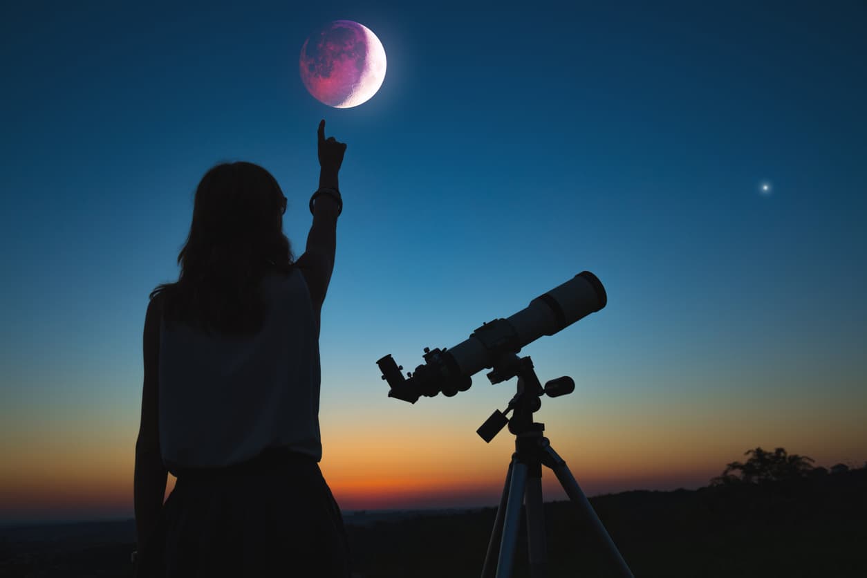 Eclipse de Luna Llena en Sagitario