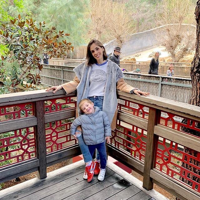 "Cuando tu hijo es el más fan de todos los animales entonces debes sacar la membresía anual del zoo. El mejor plan de Andrés. ¡Su animal favorito el orangután! Cuéntenme, ¿ustedes que hicieron ayer en familia?", compartió.