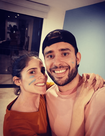 Y es que, desde hace poco más de un año, Castillo mantiene una relación amorosa con Eva Cedeño, quien protagonizó la telenovela 'Te doy la vida' como 'Elena Villaseñor' a inicios de 2020, y quien pronto será la actriz principal en el nuevo melodrama del productor Juan Osorio, '¿Qué le pasa a mi familia?'